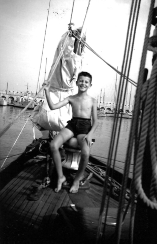 Port d‘Antibes 1955 à bord  du ketch de mon oncle